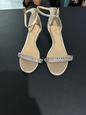 Jewel Badgley Mischka Champagne Gold Rhinestone Ankle-Strap Heels size6.5 flaw